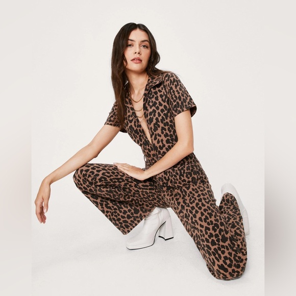 NWT Nasty Gal Denim Leopard V Neck Jumpsuit Coveralls - Picture 2 of 6
